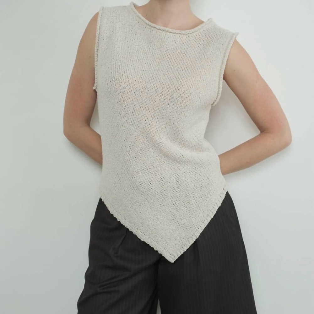AARON & AMBER Asymmetical Bottom Knit Sleeveless Top - Picture 2 of 6